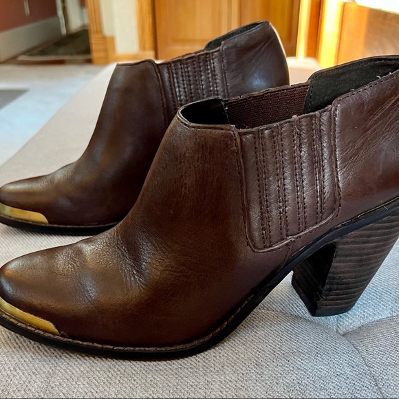 Leather Dolce Vita Brown Bootie. Size 8 - Picture 5 of 9